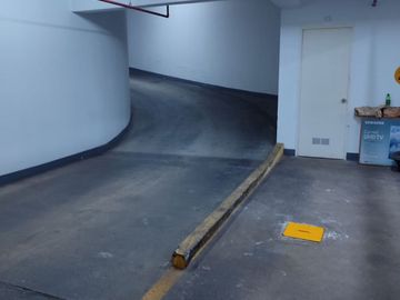 Venta De Hermoso Duplex A Una Cuadra Del Malecon De La Reserva, Miraflores - 2 Habitaciones - 2 Estacionamientos + Depósito - Precio Negociable.