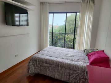 Venta De Hermoso Duplex A Una Cuadra Del Malecon De La Reserva, Miraflores - 2 Habitaciones - 2 Estacionamientos + Depósito - Precio Negociable.