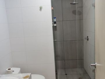 Venta De Hermoso Duplex A Una Cuadra Del Malecon De La Reserva, Miraflores - 2 Habitaciones - 2 Estacionamientos + Depósito - Precio Negociable.