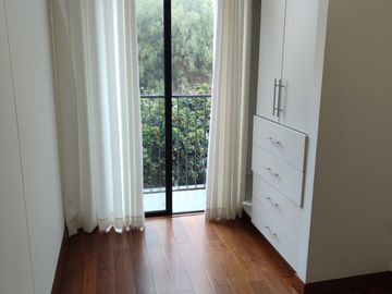 Venta De Hermoso Duplex A Una Cuadra Del Malecon De La Reserva, Miraflores - 2 Habitaciones - 2 Estacionamientos + Depósito - Precio Negociable.