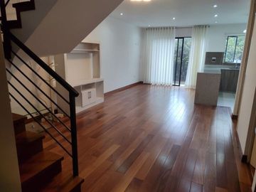 Venta De Hermoso Duplex A Una Cuadra Del Malecon De La Reserva, Miraflores - 2 Habitaciones - 2 Estacionamientos + Depósito - Precio Negociable.