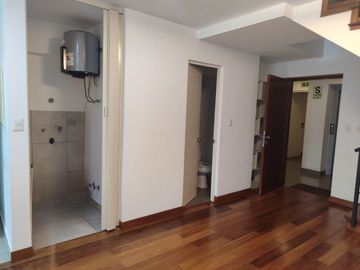 Venta De Hermoso Duplex A Una Cuadra Del Malecon De La Reserva, Miraflores - 2 Habitaciones - 2 Estacionamientos + Depósito - Precio Negociable.