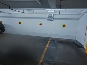 Venta De Hermoso Duplex A Una Cuadra Del Malecon De La Reserva, Miraflores - 2 Habitaciones - 2 Estacionamientos + Depósito - Precio Negociable.