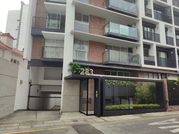 Venta De Hermoso Duplex A Una Cuadra Del Malecon De La Reserva, Miraflores - 2 Habitaciones - 2 Estacionamientos + Depósito - Precio Negociable.