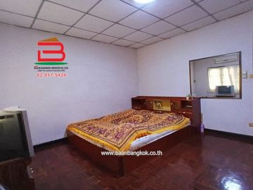 ทาวน์เฮาส์ หมู่บ้าน อรุณธร ออเงิน (สุขาภิบาล 5 ซอย 45) เนื้อที่ 17 ตรว. ถนนสุขาภิบาล 5 แขวงออเงิน เขตบางเขน กรุงเทพฯ