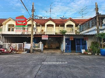 ทาวน์เฮาส์ หมู่บ้าน อรุณธร ออเงิน (สุขาภิบาล 5 ซอย 45) เนื้อที่ 17 ตรว. ถนนสุขาภิบาล 5 แขวงออเงิน เขตบางเขน กรุงเทพฯ