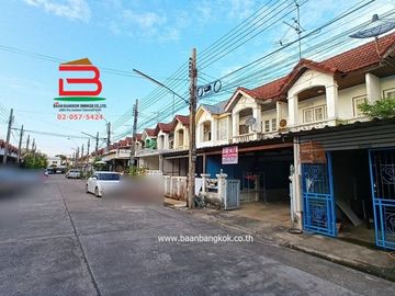 ทาวน์เฮาส์ หมู่บ้าน อรุณธร ออเงิน (สุขาภิบาล 5 ซอย 45) เนื้อที่ 17 ตรว. ถนนสุขาภิบาล 5 แขวงออเงิน เขตบางเขน กรุงเทพฯ