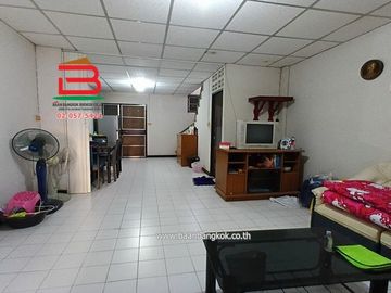 ทาวน์เฮาส์ หมู่บ้าน อรุณธร ออเงิน (สุขาภิบาล 5 ซอย 45) เนื้อที่ 17 ตรว. ถนนสุขาภิบาล 5 แขวงออเงิน เขตบางเขน กรุงเทพฯ