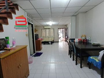 ทาวน์เฮาส์ หมู่บ้าน อรุณธร ออเงิน (สุขาภิบาล 5 ซอย 45) เนื้อที่ 17 ตรว. ถนนสุขาภิบาล 5 แขวงออเงิน เขตบางเขน กรุงเทพฯ