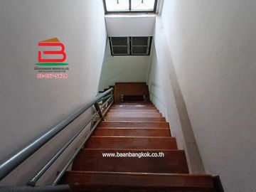 ทาวน์เฮาส์ หมู่บ้าน อรุณธร ออเงิน (สุขาภิบาล 5 ซอย 45) เนื้อที่ 17 ตรว. ถนนสุขาภิบาล 5 แขวงออเงิน เขตบางเขน กรุงเทพฯ