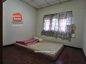ทาวน์เฮาส์ หมู่บ้าน อรุณธร ออเงิน (สุขาภิบาล 5 ซอย 45) เนื้อที่ 17 ตรว. ถนนสุขาภิบาล 5 แขวงออเงิน เขตบางเขน กรุงเทพฯ
