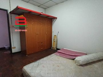 ทาวน์เฮาส์ หมู่บ้าน อรุณธร ออเงิน (สุขาภิบาล 5 ซอย 45) เนื้อที่ 17 ตรว. ถนนสุขาภิบาล 5 แขวงออเงิน เขตบางเขน กรุงเทพฯ