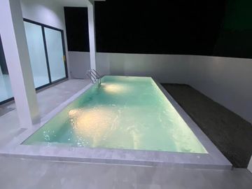 For sale, a modern luxury pool villa in Pa Daed area, easy access to the city, with many freebies