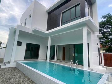 For sale, a modern luxury pool villa in Pa Daed area, easy access to the city, with many freebies