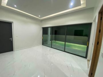 For sale, a modern luxury pool villa in Pa Daed area, easy access to the city, with many freebies