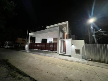 For sale, a modern luxury pool villa in Pa Daed area, easy access to the city, with many freebies