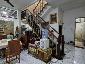 Dijual Rumah Tua Hitung Tanah di Kramat Pela Kebayoran baru Cocok dibangun Kost