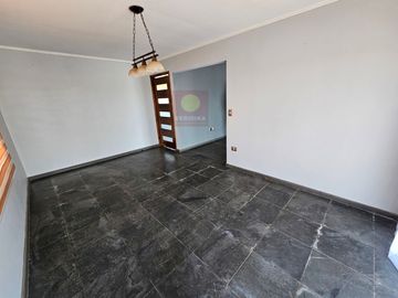 Veridika vende parcela de 5000 m2 con casa de 139m2.