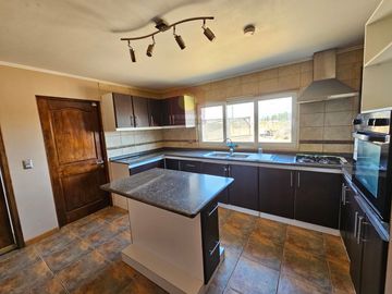 Veridika vende parcela de 5000 m2 con casa de 139m2.