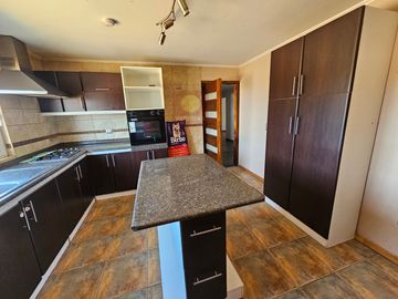 Veridika vende parcela de 5000 m2 con casa de 139m2.