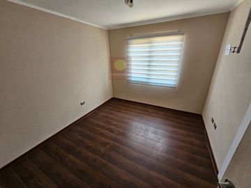 Veridika vende parcela de 5000 m2 con casa de 139m2.