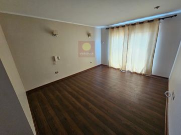 Veridika vende parcela de 5000 m2 con casa de 139m2.