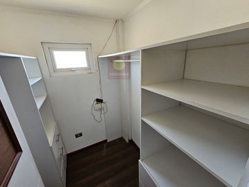 Veridika vende parcela de 5000 m2 con casa de 139m2.