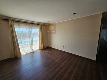 Veridika vende parcela de 5000 m2 con casa de 139m2.