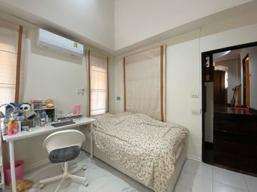 4 bed family home with private pool for sale in Hang Dong