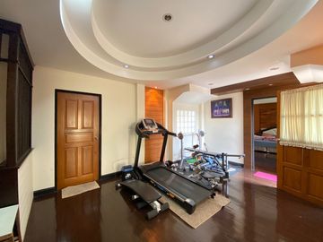 4 bed family home with private pool for sale in Hang Dong