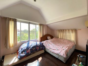 4 bed family home with private pool for sale in Hang Dong