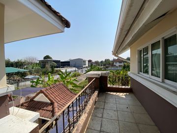 4 bed family home with private pool for sale in Hang Dong