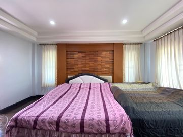 4 bed family home with private pool for sale in Hang Dong