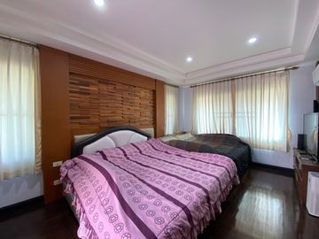 4 bed family home with private pool for sale in Hang Dong