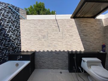 4 bed family home with private pool for sale in Hang Dong