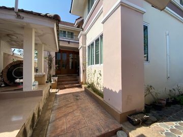 4 bed family home with private pool for sale in Hang Dong