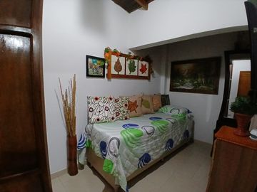 Venta hermoso Apartamento 2do piso en Navarra ( Bello )