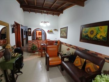 Venta hermoso Apartamento 2do piso en Navarra ( Bello )