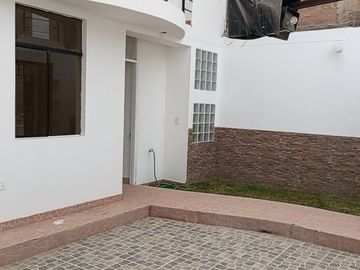 Casa en Alquiler en Urb. Jardines de Santa Rosa, Chiclayo