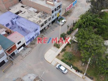 Remate De Casa Como Terreno Frente A Parque Y Loza Deportiva