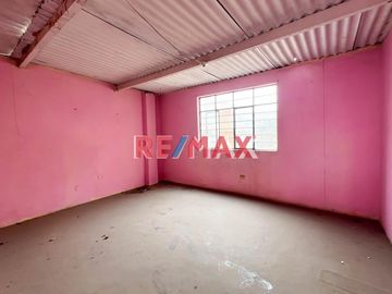 Remate De Casa Como Terreno Frente A Parque Y Loza Deportiva