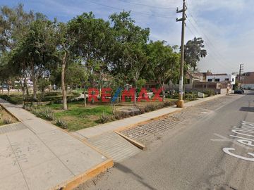 Remate De Casa Como Terreno Frente A Parque Y Loza Deportiva