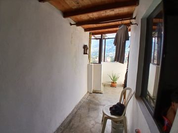 Venta hermosa casa unifamiliar a 2 cuadras del parque principal de Copacabana-Antioquia