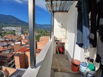Venta hermosa casa unifamiliar a 2 cuadras del parque principal de Copacabana-Antioquia