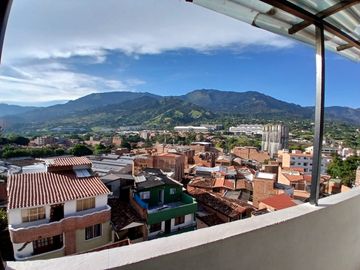 Venta hermosa casa unifamiliar a 2 cuadras del parque principal de Copacabana-Antioquia
