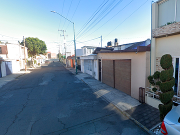 CASA EN CALLE GIRASOL, COL. GUADALUPE Y CLUB JARDIN, TOLUCA. ¡NO CREDITOS!
