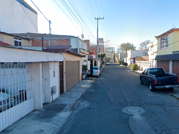 CASA EN CALLE GIRASOL, COL. GUADALUPE Y CLUB JARDIN, TOLUCA. ¡NO CREDITOS!