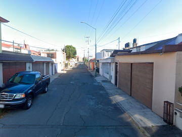 CASA EN CALLE GIRASOL, COL. GUADALUPE Y CLUB JARDIN, TOLUCA. ¡NO CREDITOS!
