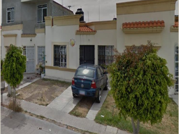 HERMOSA CASA EN VENTA EN RINCONADA DEL BOSQUE, MOROLEÓN, GUANAJUATO.