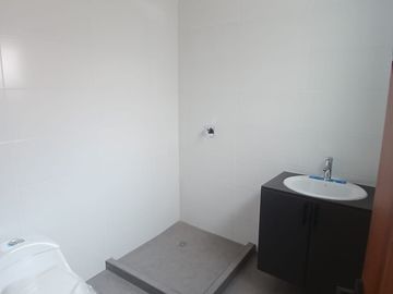 CASA POR ESTRENAR DE 3 DORMITORIOS SECTOR COLEGIO BORJA VÍA A BAÑOS